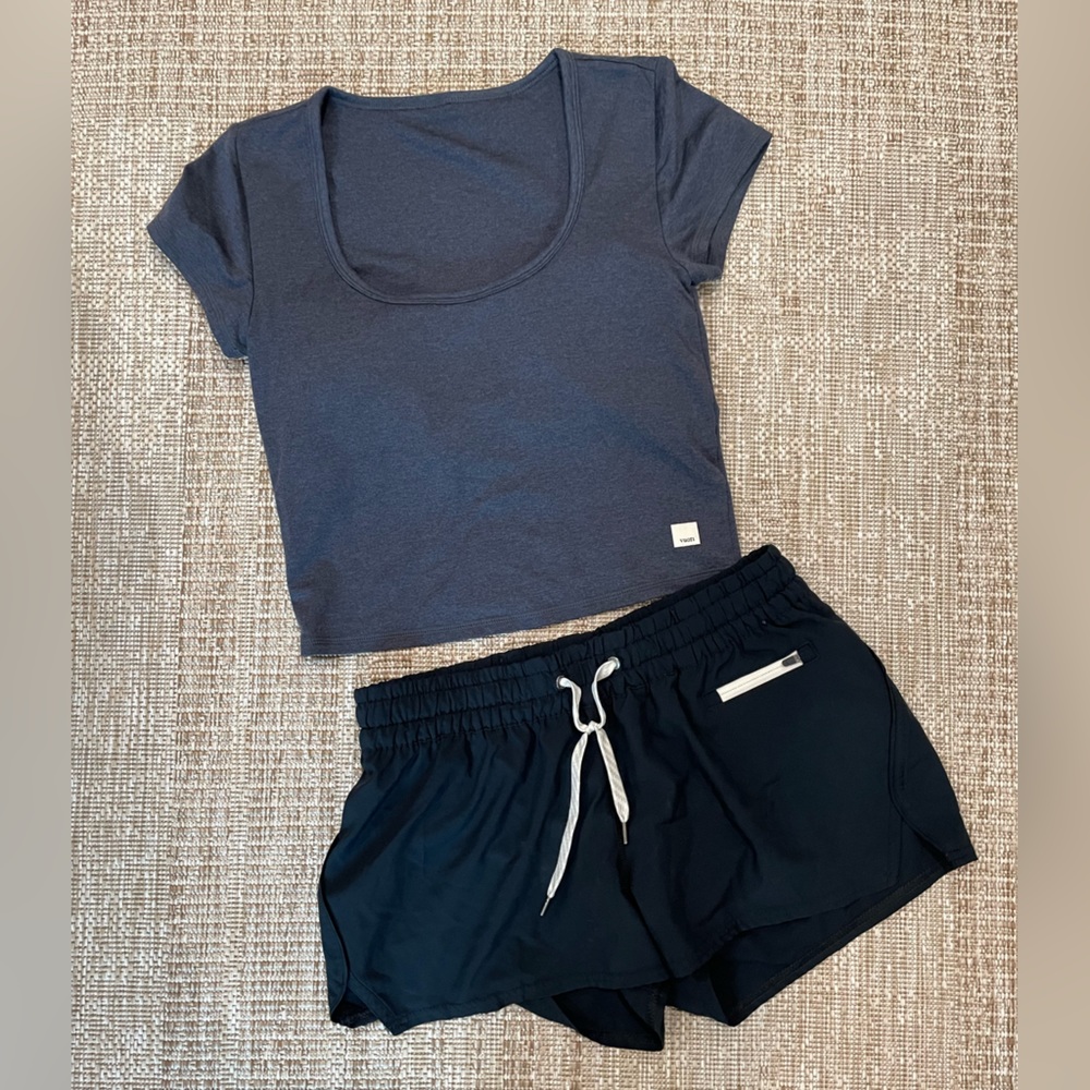 Women’s size small Vuori outfit